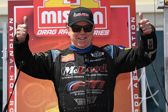 AUTO: APR 27 NHRA American Rebel Light 4-Wide Nationals