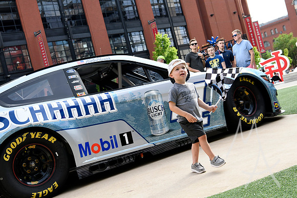 AUTO: JUN 02 NASCAR Cup Series Enjoy Illinois 300 Presented by TicketSmarter