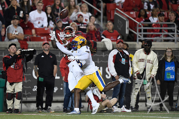 COLLEGE FOOTBALL: OCT 22 Pitt at Louisville