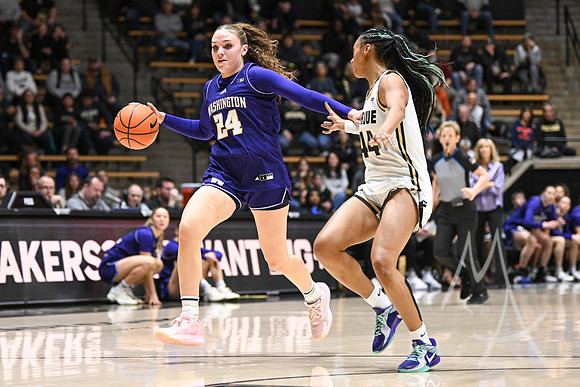 COLLEGE BASKETBALL: JAN 11 Women's Washington at Purdue