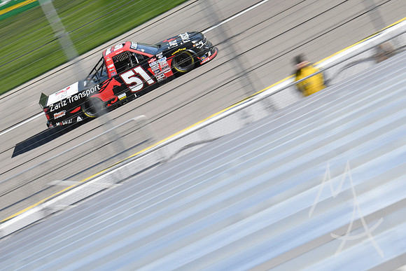 AUTO: MAR 03 NASCAR Craftsman Truck Series Victoria's Voice Foundation 200