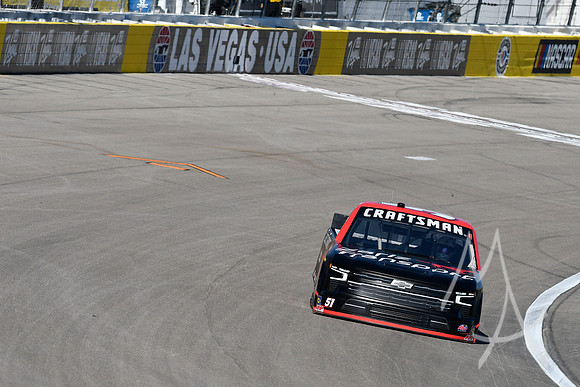 AUTO: MAR 03 NASCAR Craftsman Truck Series Victoria's Voice Foundation 200