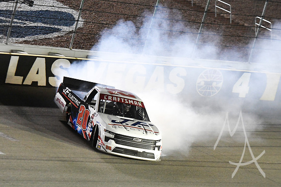 AUTO: MAR 03 NASCAR Craftsman Truck Series Victoria's Voice Foundation 200