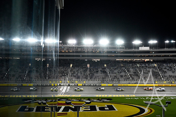 AUTO: MAR 03 NASCAR Craftsman Truck Series Victoria's Voice Foundation 200