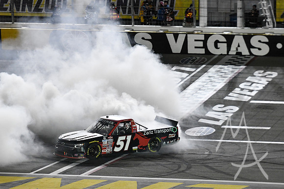 AUTO: MAR 03 NASCAR Craftsman Truck Series Victoria's Voice Foundation 200