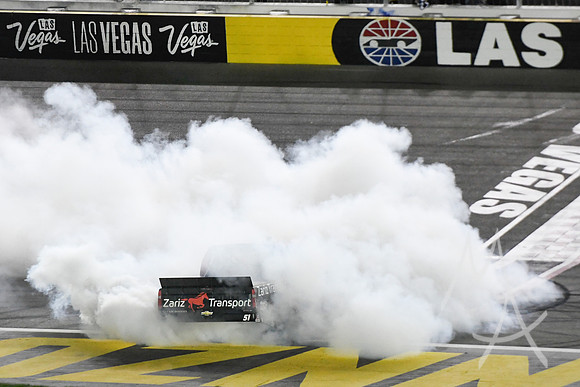 AUTO: MAR 03 NASCAR Craftsman Truck Series Victoria's Voice Foundation 200