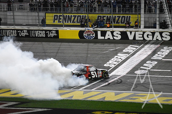 AUTO: MAR 03 NASCAR Craftsman Truck Series Victoria's Voice Foundation 200