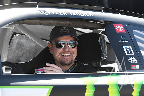 AUTO: MAR 03 NASCAR Craftsman Truck Series Victoria's Voice Foundation 200