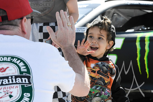 AUTO: MAR 03 NASCAR Craftsman Truck Series Victoria's Voice Foundation 200