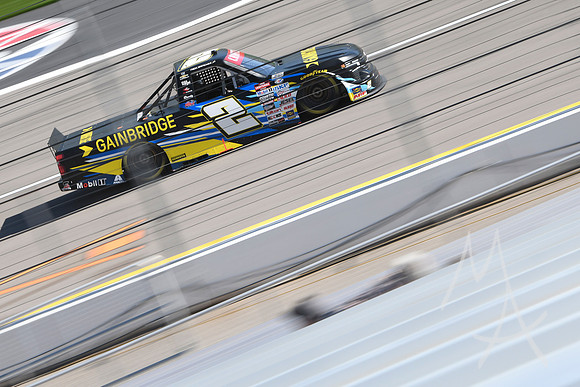 AUTO: MAR 03 NASCAR Craftsman Truck Series Victoria's Voice Foundation 200
