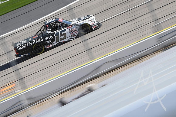 AUTO: MAR 03 NASCAR Craftsman Truck Series Victoria's Voice Foundation 200