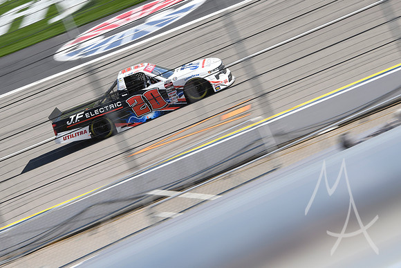 AUTO: MAR 03 NASCAR Craftsman Truck Series Victoria's Voice Foundation 200