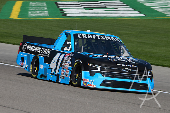 AUTO: MAR 03 NASCAR Craftsman Truck Series Victoria's Voice Foundation 200