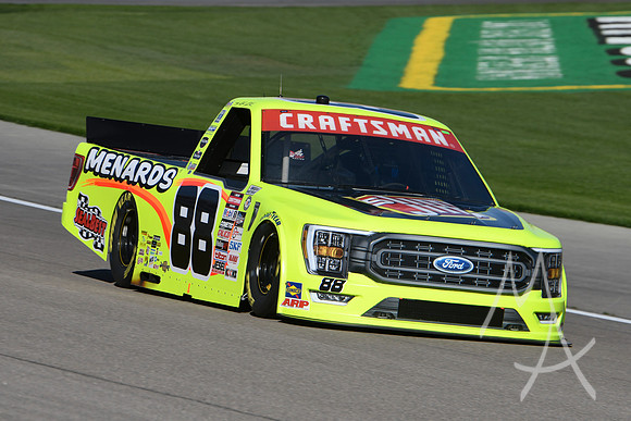 AUTO: MAR 03 NASCAR Craftsman Truck Series Victoria's Voice Foundation 200