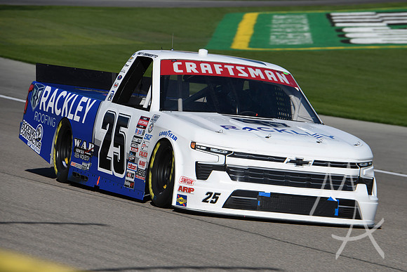 AUTO: MAR 03 NASCAR Craftsman Truck Series Victoria's Voice Foundation 200