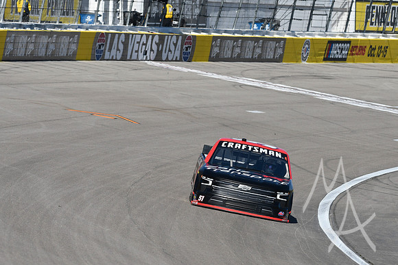 AUTO: MAR 03 NASCAR Craftsman Truck Series Victoria's Voice Foundation 200