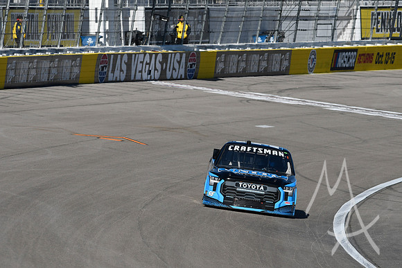 AUTO: MAR 03 NASCAR Craftsman Truck Series Victoria's Voice Foundation 200