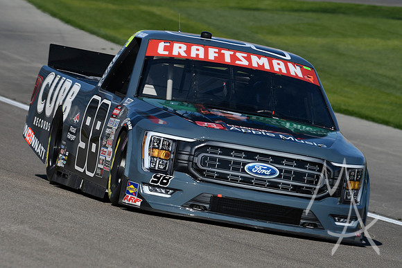 AUTO: MAR 03 NASCAR Craftsman Truck Series Victoria's Voice Foundation 200