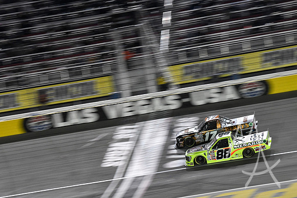 AUTO: MAR 03 NASCAR Craftsman Truck Series Victoria's Voice Foundation 200