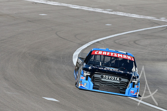 AUTO: MAR 03 NASCAR Craftsman Truck Series Victoria's Voice Foundation 200