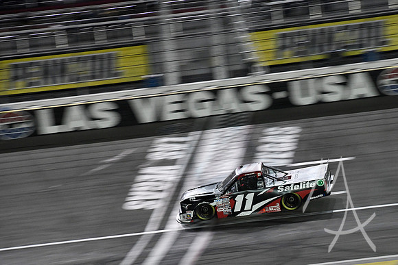 AUTO: MAR 03 NASCAR Craftsman Truck Series Victoria's Voice Foundation 200