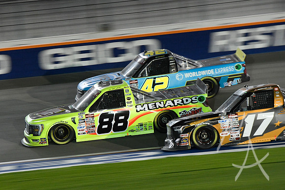 AUTO: MAR 03 NASCAR Craftsman Truck Series Victoria's Voice Foundation 200