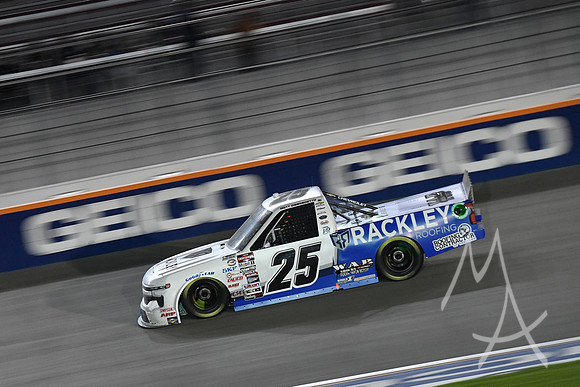 AUTO: MAR 03 NASCAR Craftsman Truck Series Victoria's Voice Foundation 200