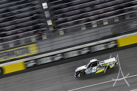AUTO: MAR 03 NASCAR Craftsman Truck Series Victoria's Voice Foundation 200