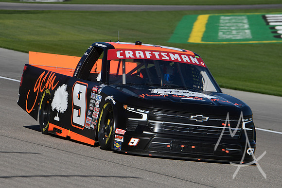 AUTO: MAR 03 NASCAR Craftsman Truck Series Victoria's Voice Foundation 200