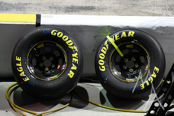 AUTO: MAR 03 NASCAR Craftsman Truck Series Victoria's Voice Foundation 200