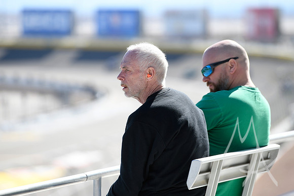 AUTO: MAR 03 NASCAR Craftsman Truck Series Victoria's Voice Foundation 200