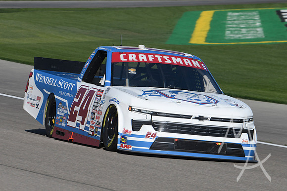 AUTO: MAR 03 NASCAR Craftsman Truck Series Victoria's Voice Foundation 200