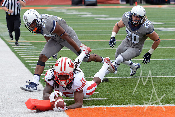 NCAA FOOTBALL: OCT 24 Wisconsin at Illinois