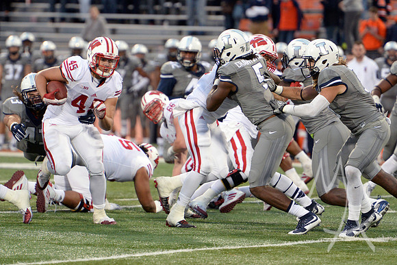 NCAA FOOTBALL: OCT 24 Wisconsin at Illinois