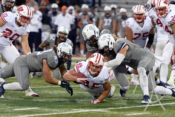 NCAA FOOTBALL: OCT 24 Wisconsin at Illinois