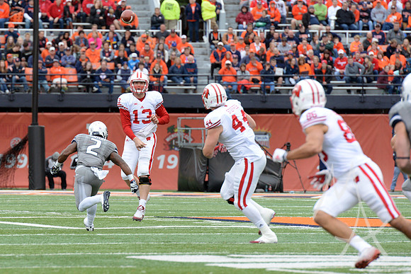 NCAA FOOTBALL: OCT 24 Wisconsin at Illinois