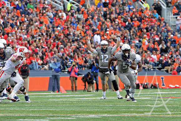 NCAA FOOTBALL: OCT 24 Wisconsin at Illinois