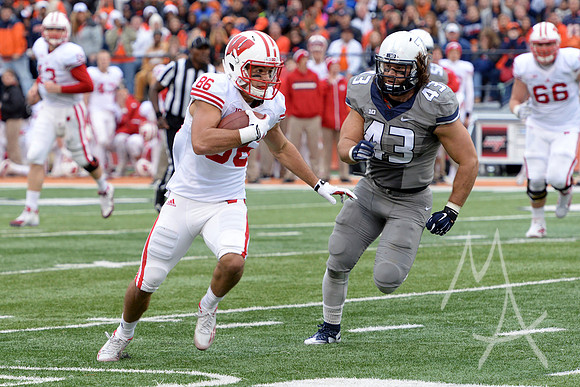 NCAA FOOTBALL: OCT 24 Wisconsin at Illinois
