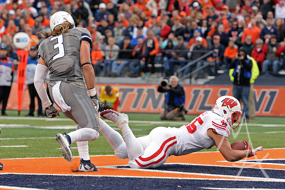 NCAA FOOTBALL: OCT 24 Wisconsin at Illinois