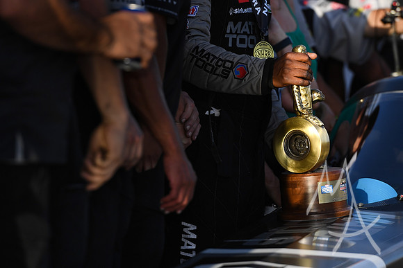 AUTO: APR 16 NHRA Four Wide Nationals