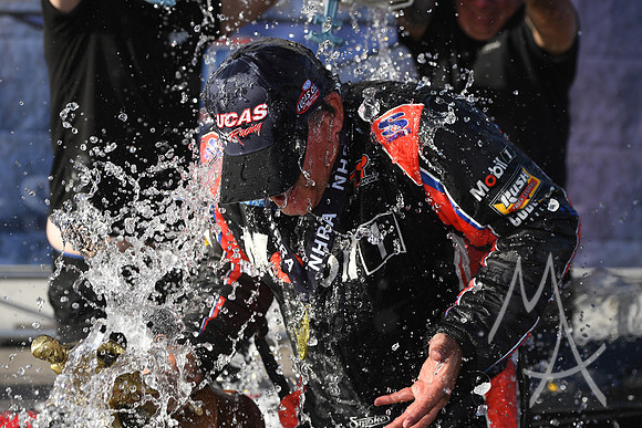 AUTO: APR 16 NHRA Four Wide Nationals