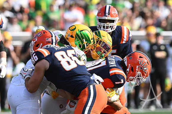 COLLEGE FOOTBALL: OCT 24 Oregon at Illinois