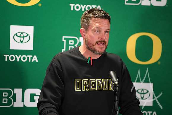 COLLEGE FOOTBALL: OCT 24 Oregon at Illinois