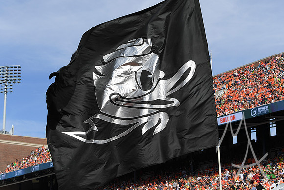 COLLEGE FOOTBALL: OCT 24 Oregon at Illinois