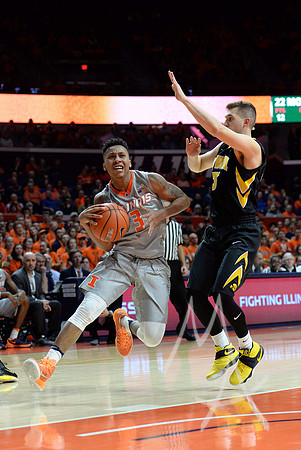 NCAA BASKETBALL: JAN 25 Iowa at Illinois