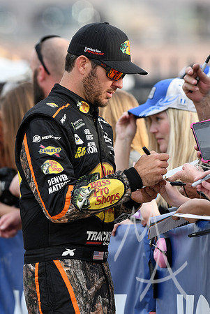 AUTO: MAR 10 NASCAR Monster Energy Cup Series - Kobalt 400
