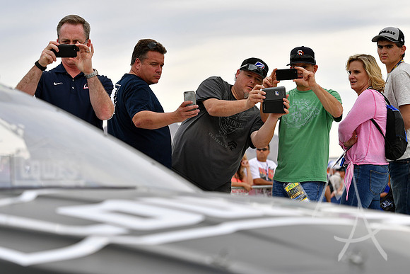 AUTO: MAR 10 NASCAR Monster Energy Cup Series - Kobalt 400