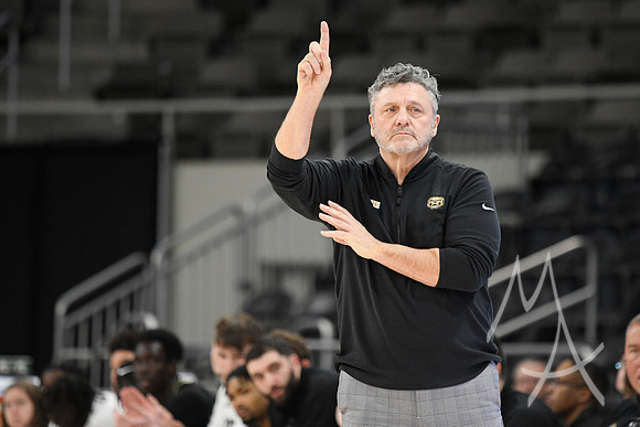 COLLEGE BASKETBALL: MAR 10 Horizon League Championship Robert Morris vs Oakland