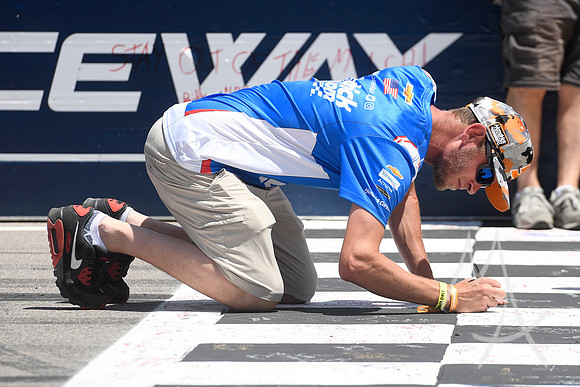 AUTO: JUN 02 NASCAR Cup Series Enjoy Illinois 300 presented by TicketSmarter