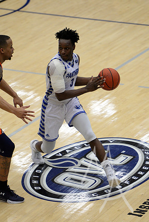 COLLEGE BASKETBALL: JAN 18 UT Martin at Eastern Illinois